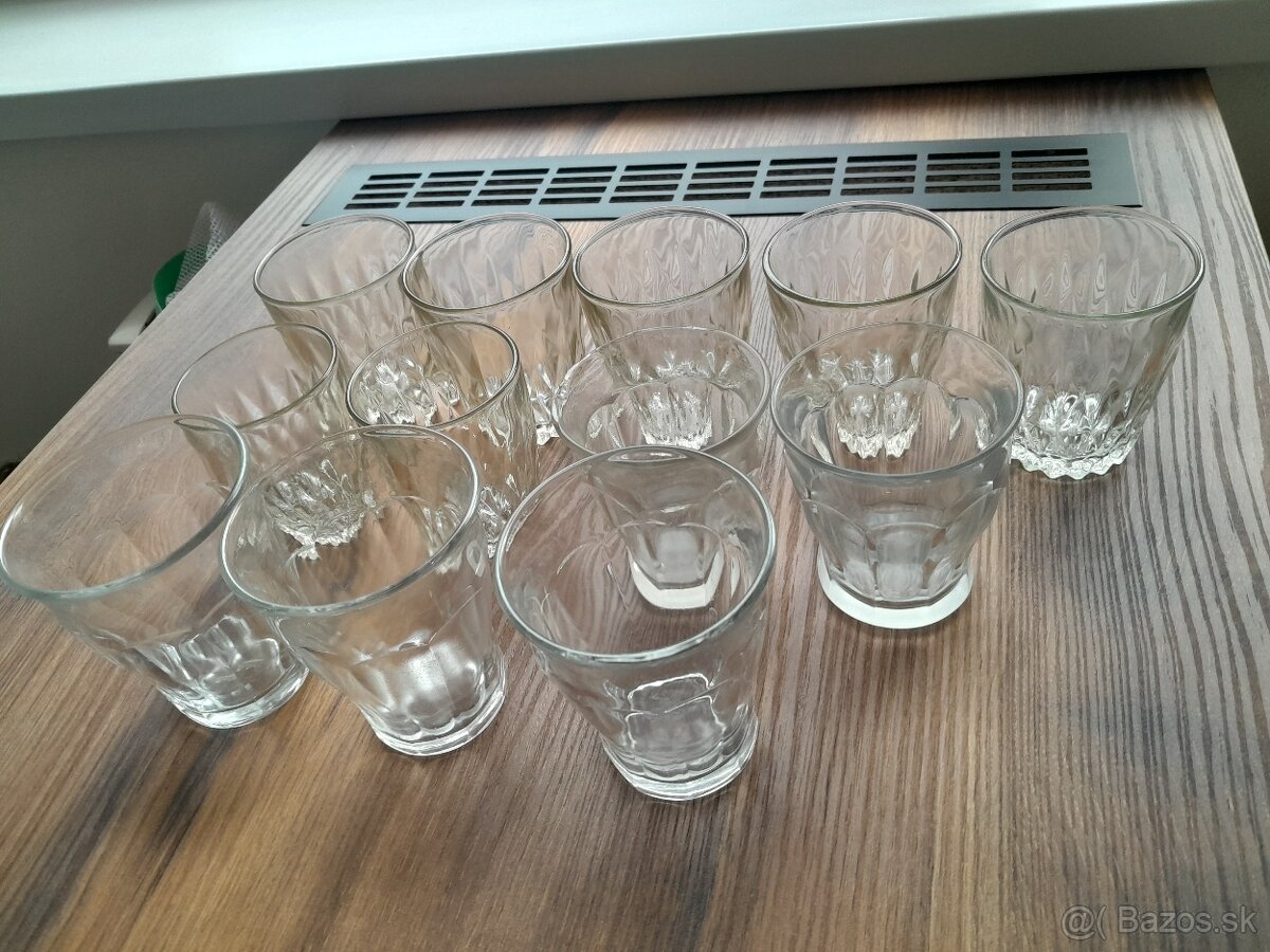 Staršie sklenené poháre