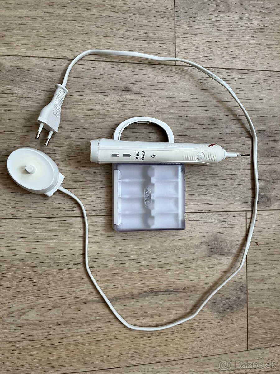 Elektronicka zubna kefka Oral-B Smart 4500 White Edition