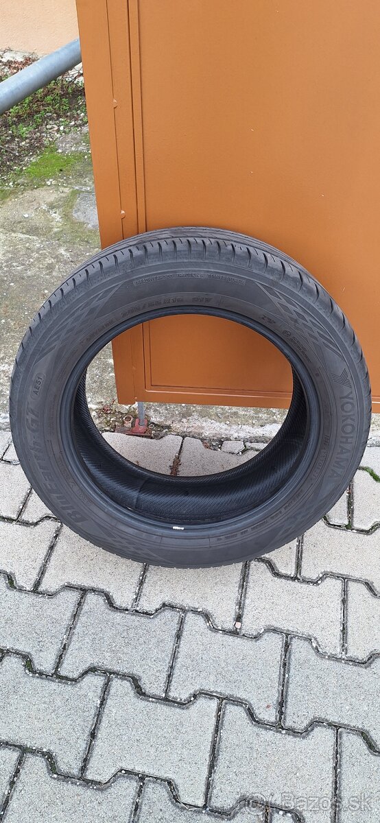 205/55 R16 Yokohama BluEarth-GT