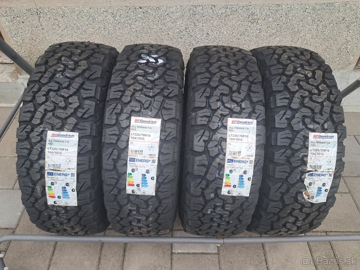 BFGoodrich All Terrain T/A KO2 235/70 R16