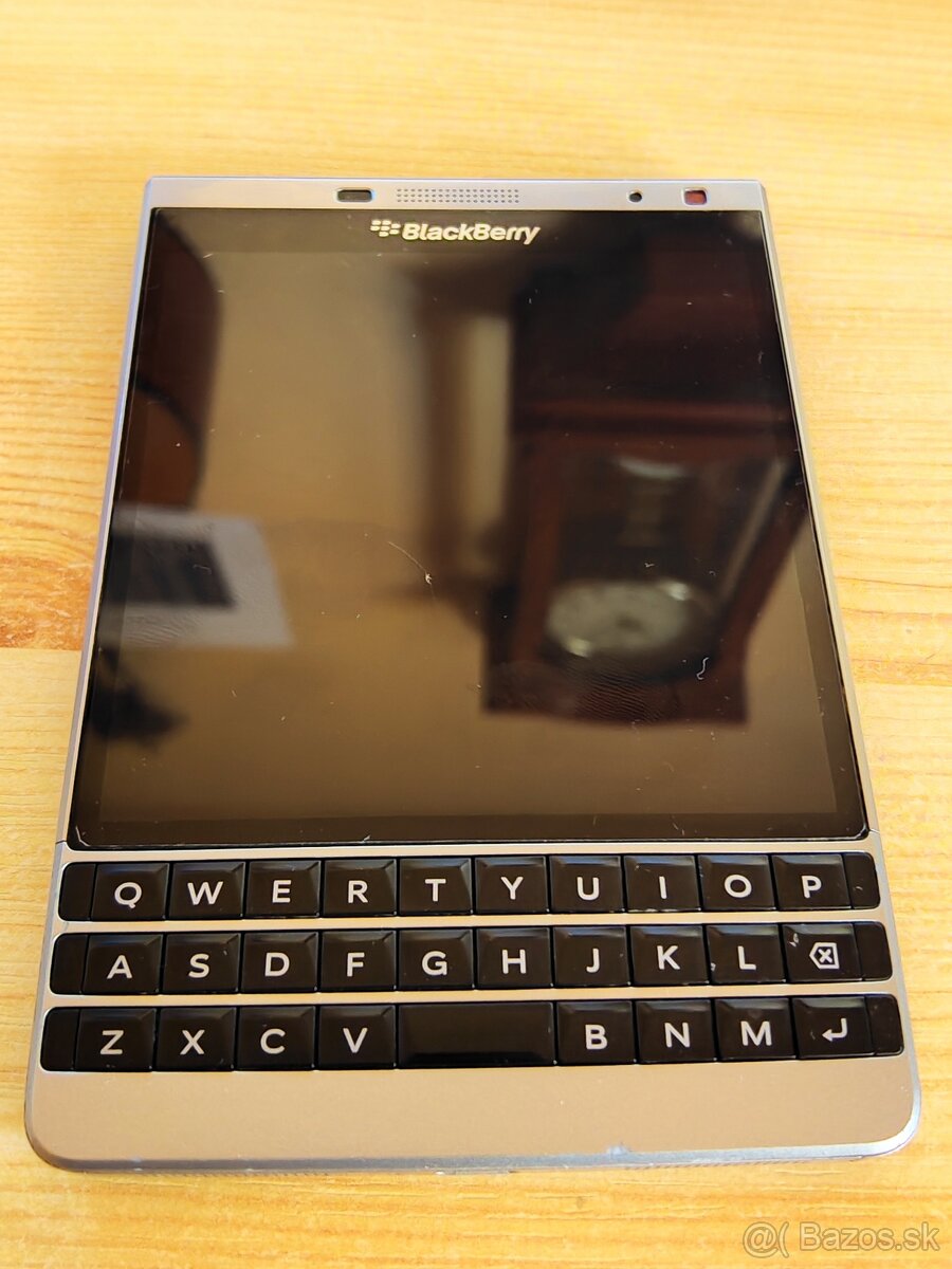 Predam Blackberry Passport silver edition ako novy na disple