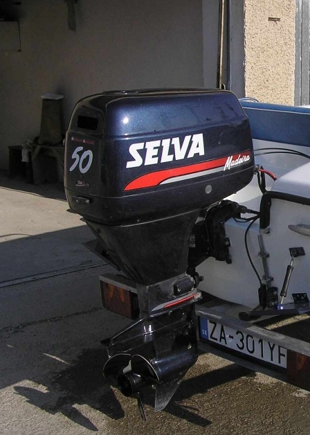 Predám lodný motor 50 hp aj s ovládaním.