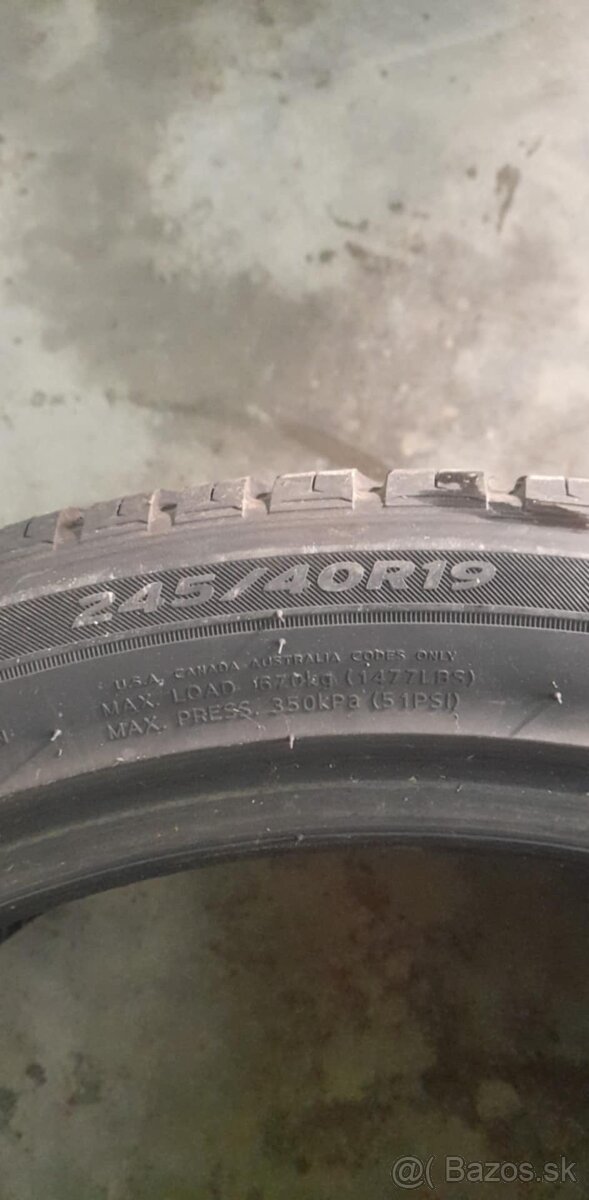 245/40 R19