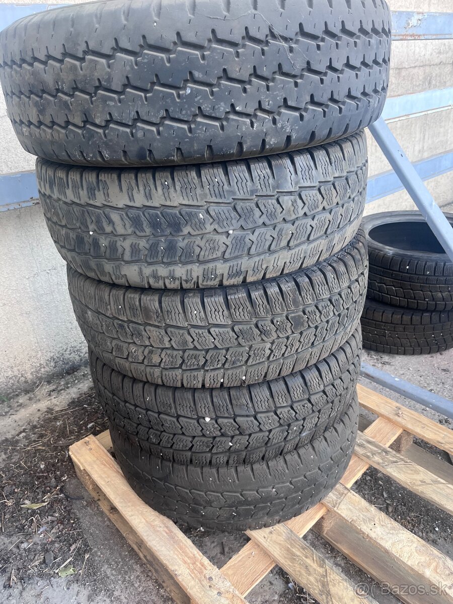 Pneumatiky 215/70 R15C zimné