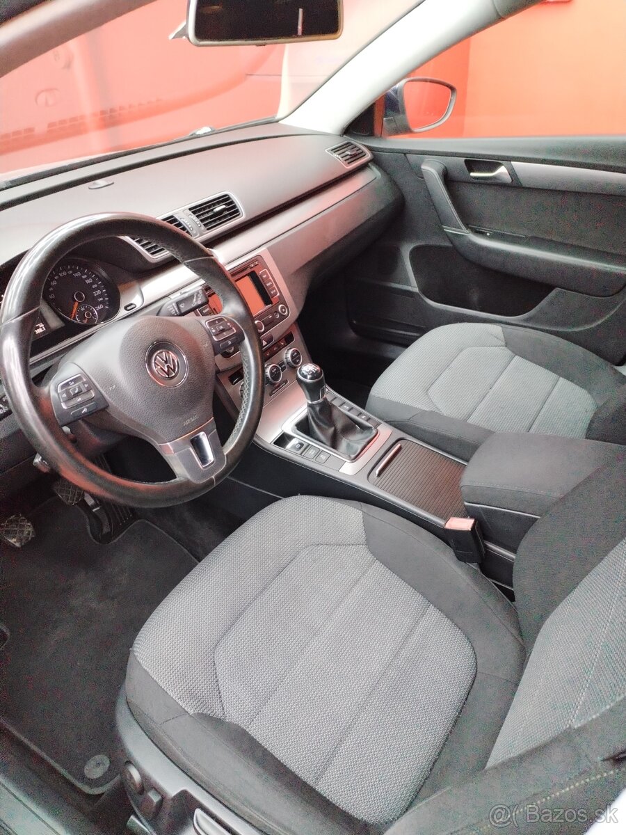 VWPassat Variant 1.6 TDI 77kw model 2013 276 tis serv.knižka