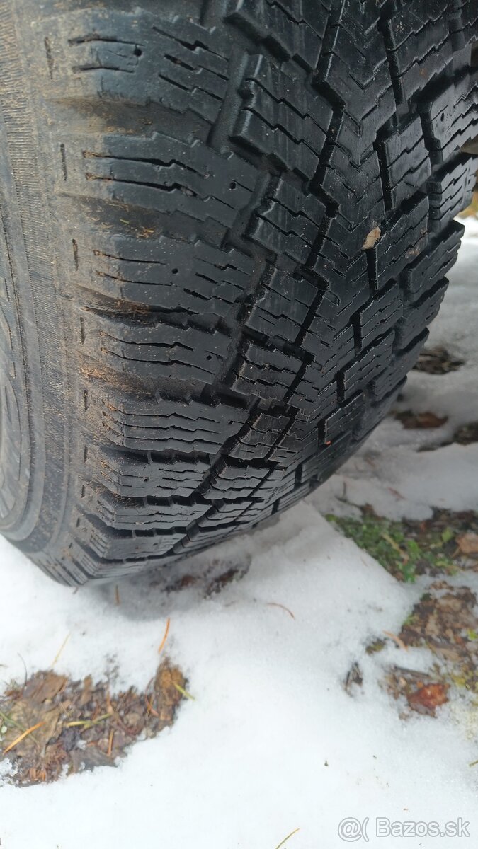 265/75 R16 zimne nokian hakkapeliitta LT