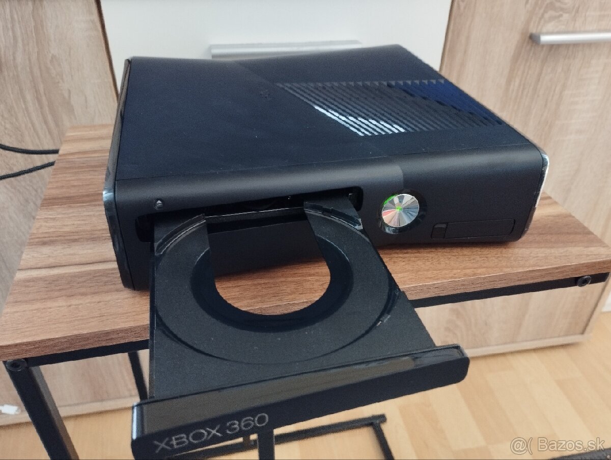 Xbox 360 Slim - iba konzola 49€