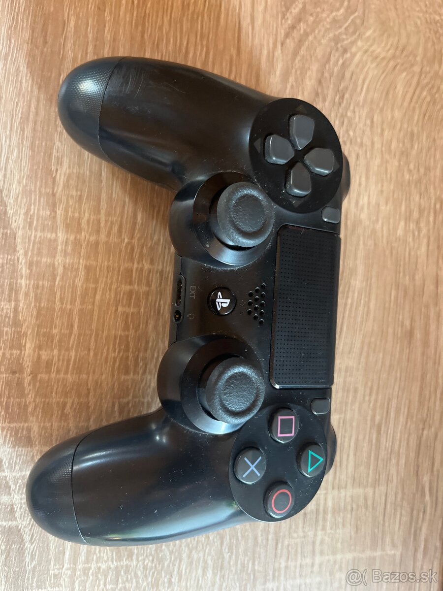 Dualshock ovládač k PS4