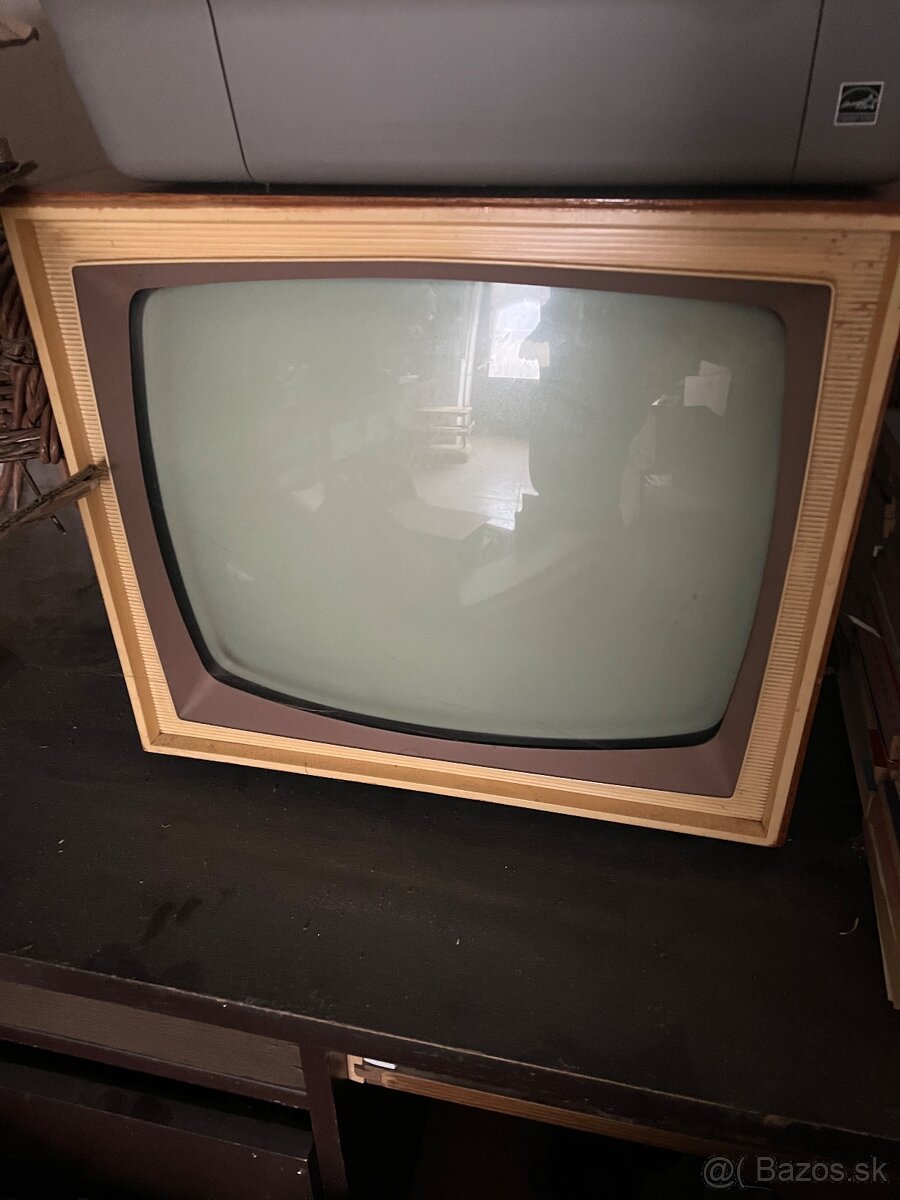Predám starodávny televízor
