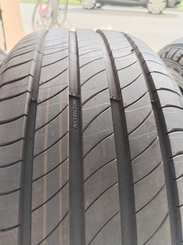 235/45 R20 MICHELIN