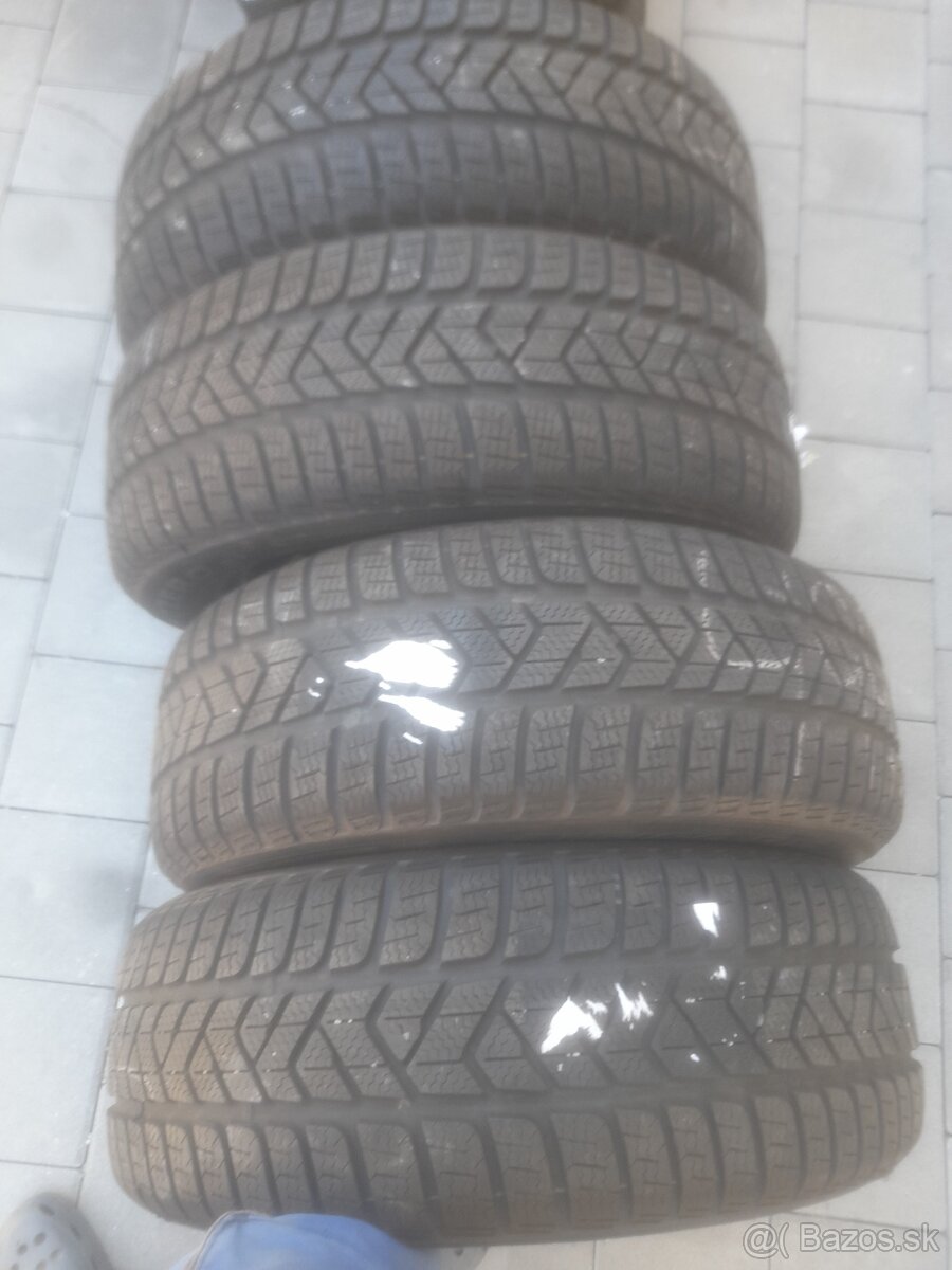 Predam zanovne zimne pneu 215/60-16 pireli