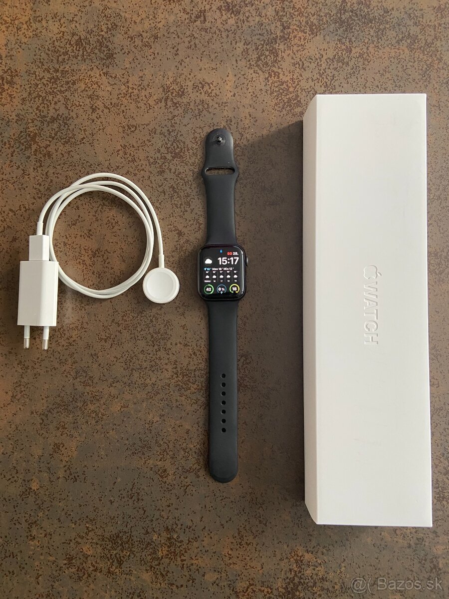 Apple Watch Series 6 - Space Gray Aluminum 44mm