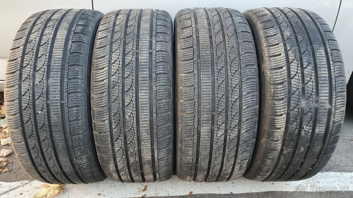 235/45 r17 zimné pneumatiky / rezervované