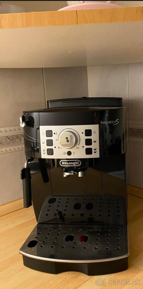 kávovar DeLonghi