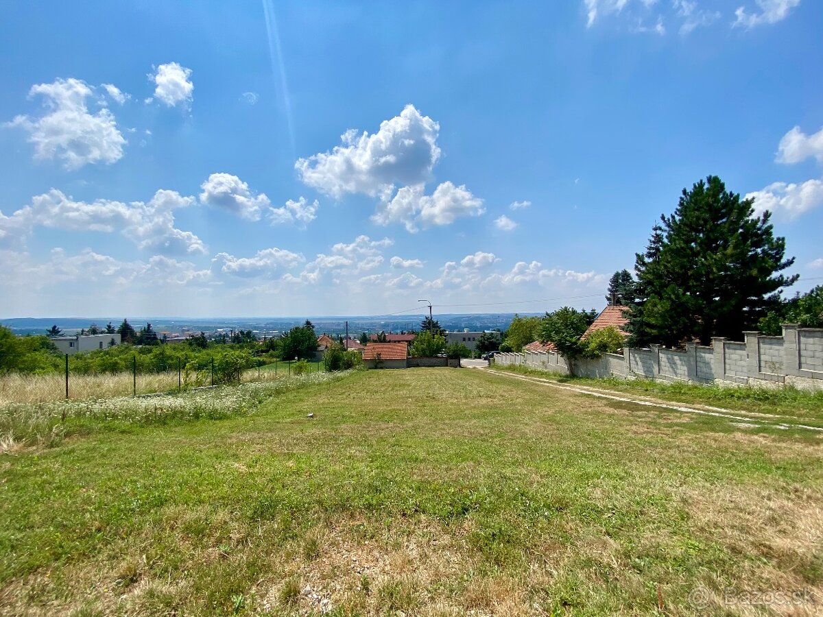 STAVEBNÝ POZEMOK NITRA - ZOBOR S VÝHĽADOM NA MESTO