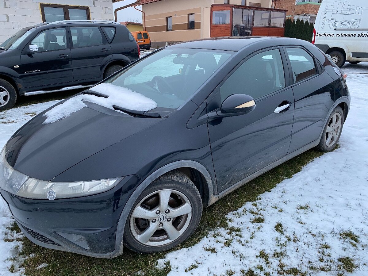 Honda Civic 1,8 benzin UFO