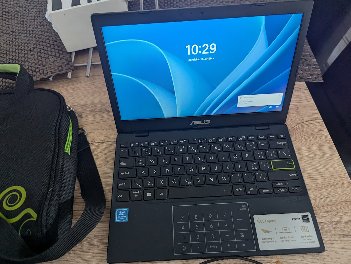 Predám malý notebook Asus E210MA-GJ320WS