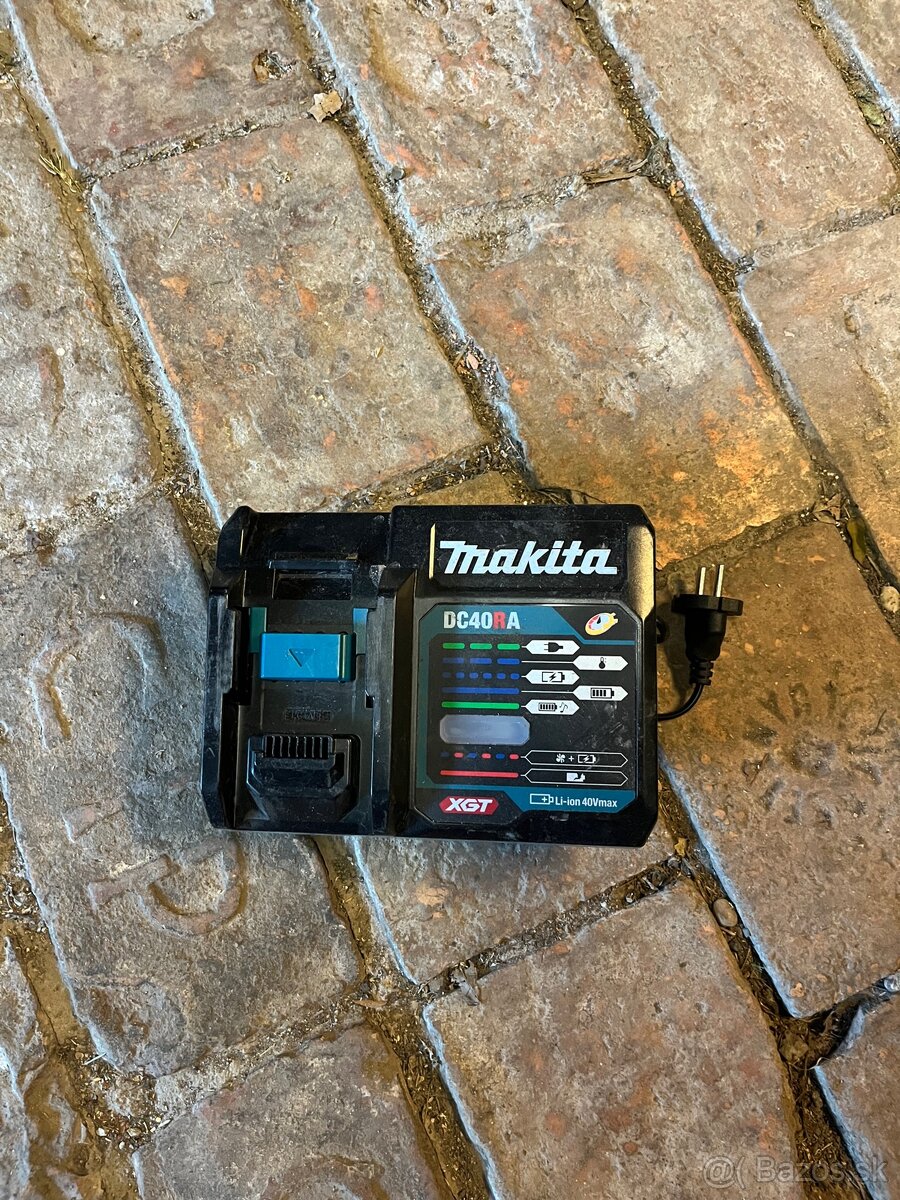 Makita DC40RA