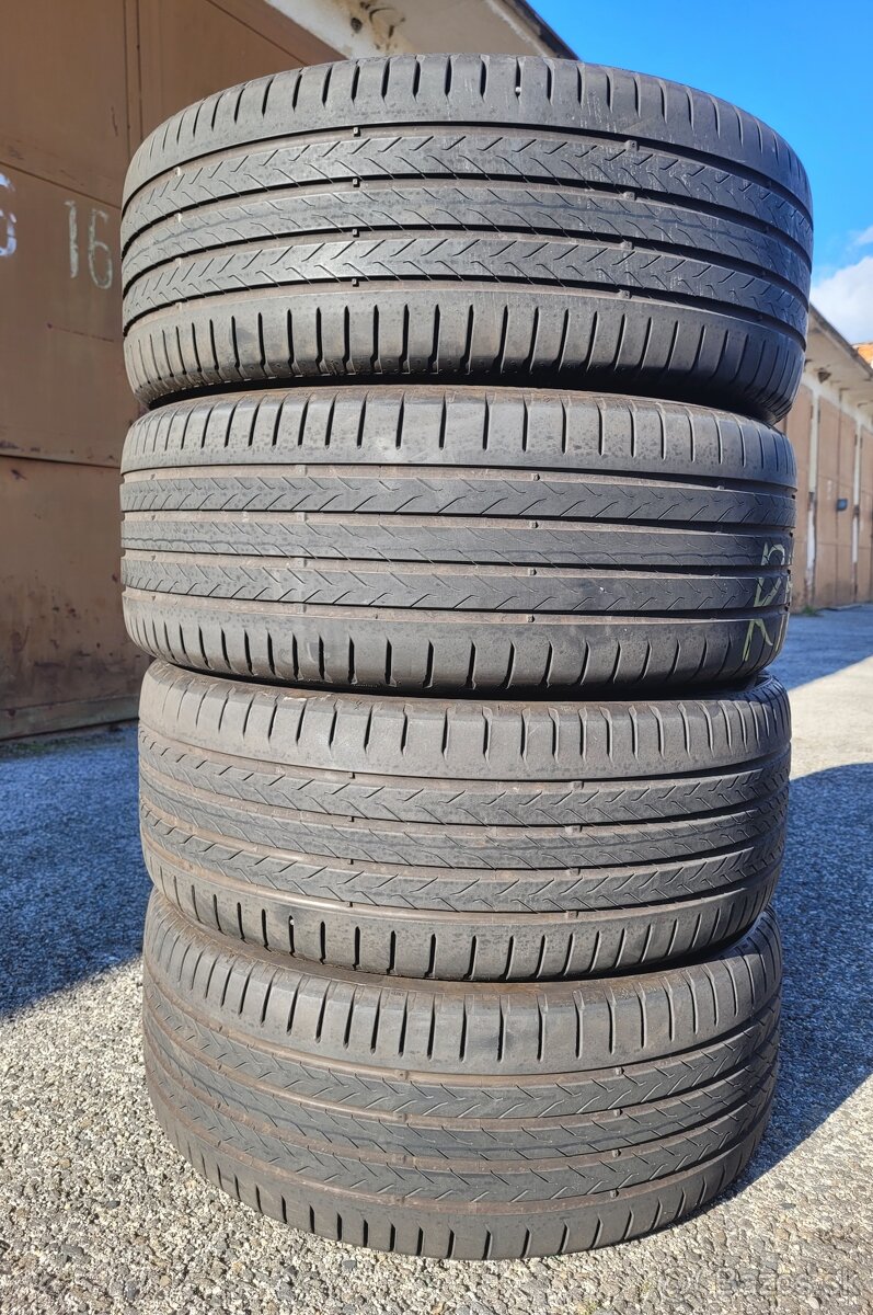 235/45 R19 Continental