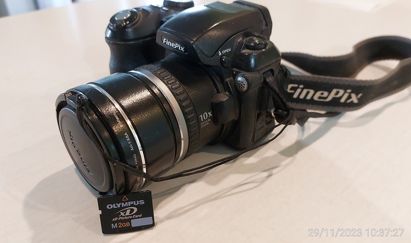 FinePix S5500