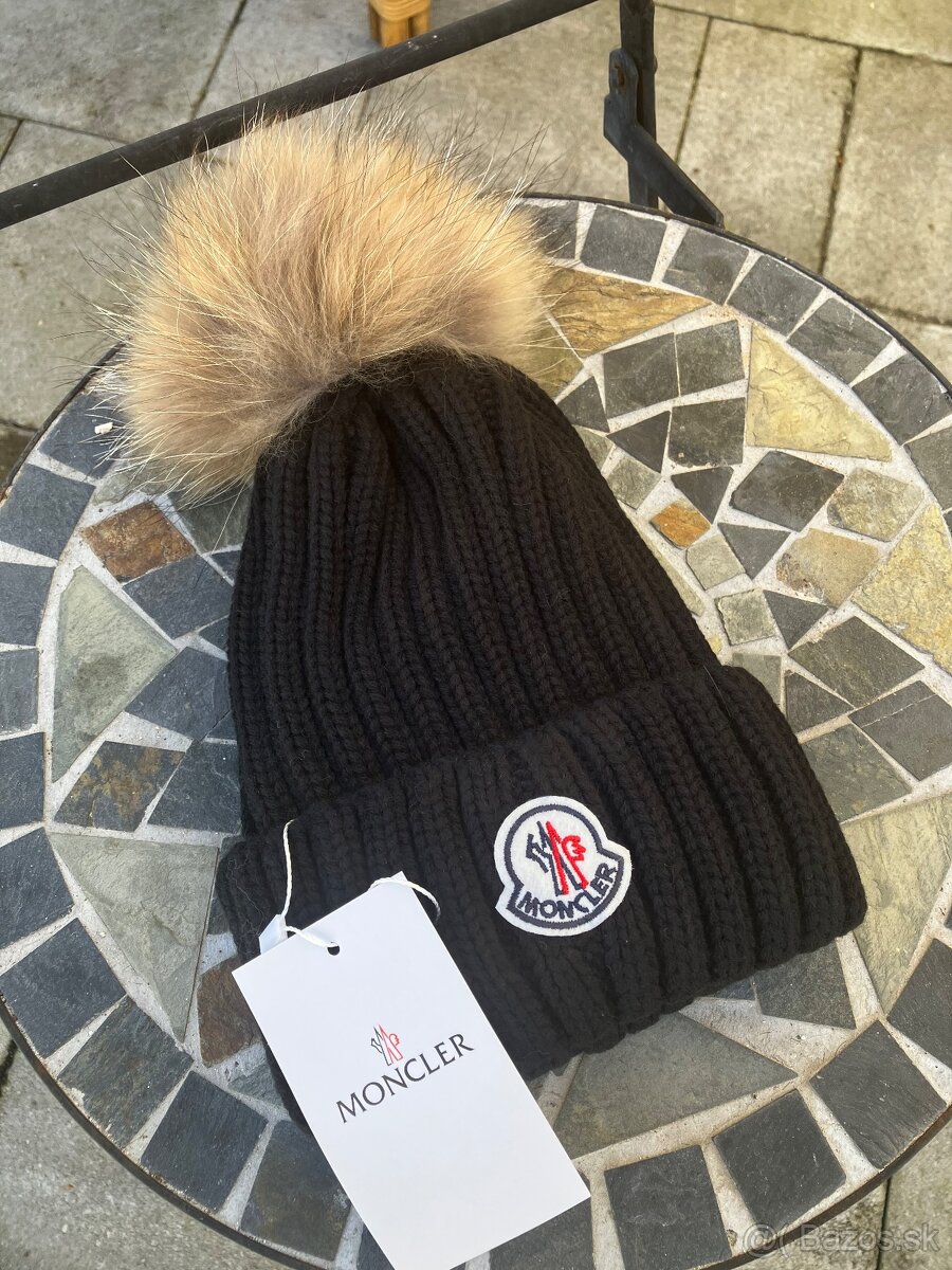 Moncler čiapka prvá kozusina