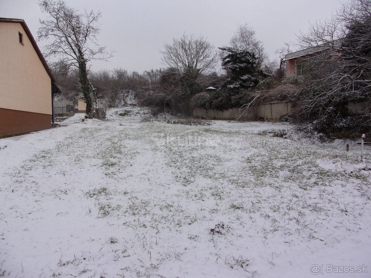 Exkluzívne na predaj stavebný pozemok 713 m2 Gbelce, Nové Zá