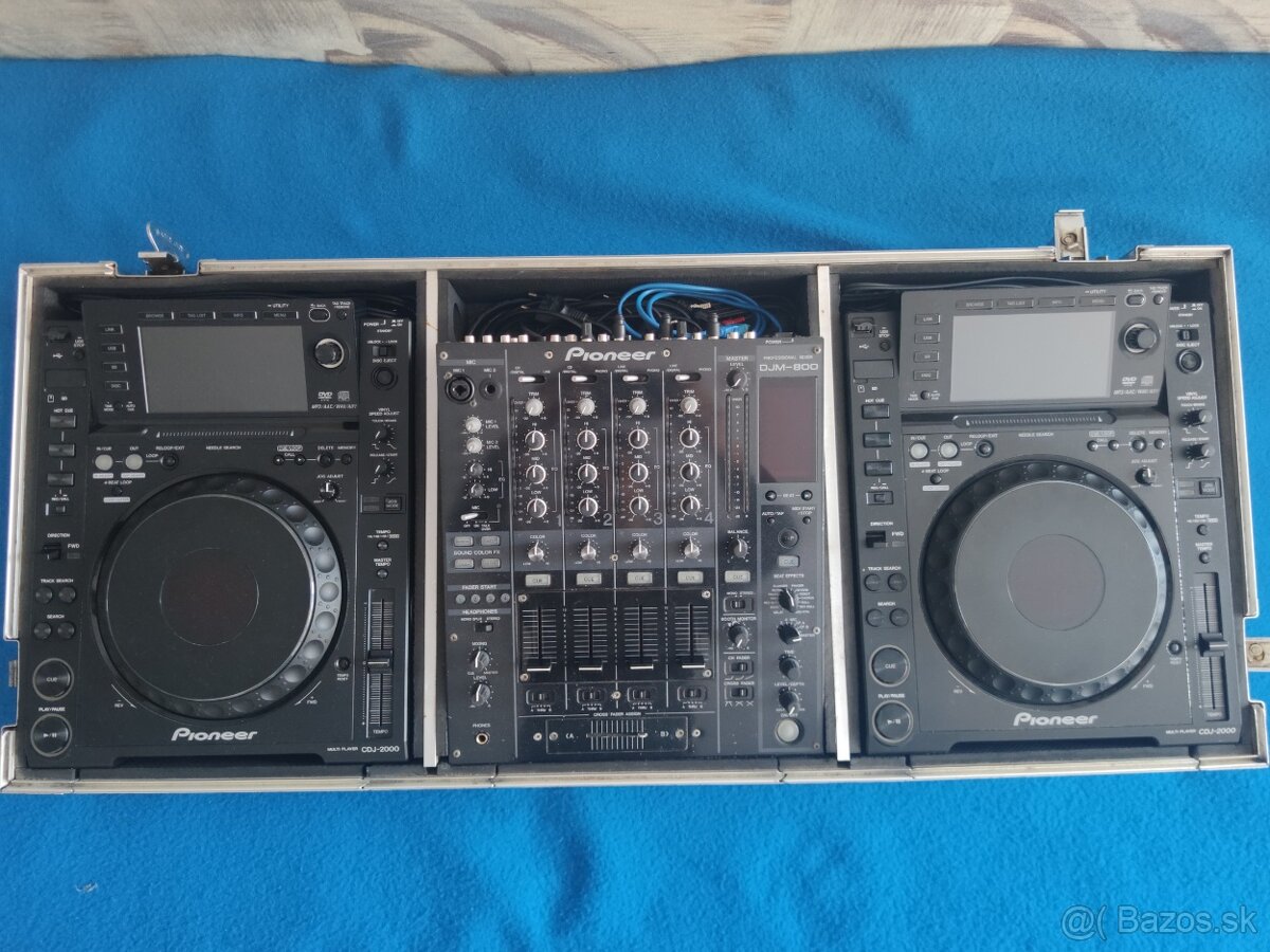 Pioneer CDJ 2000  +  Pioneer DJM 800