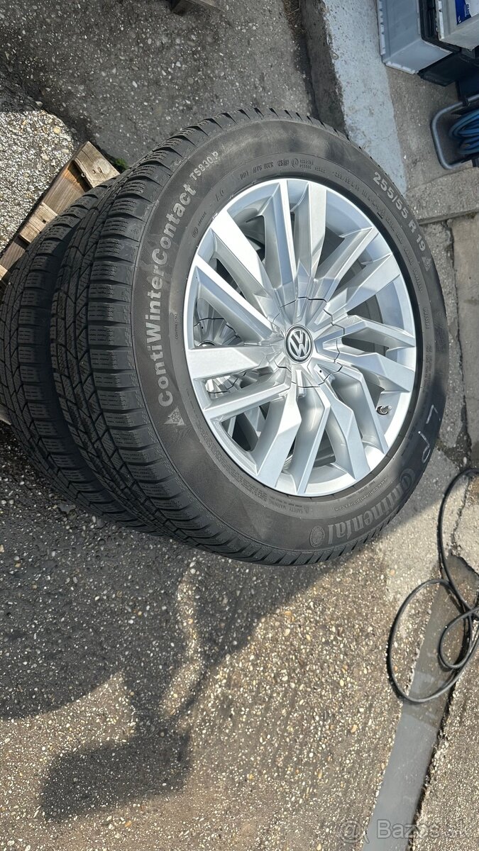 VW Tuareg. Original 255/55 R 19