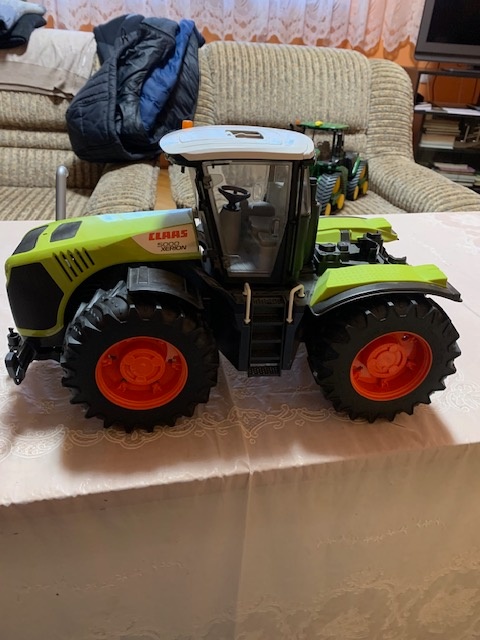 Traktor Bruder Claas Xerion 5000