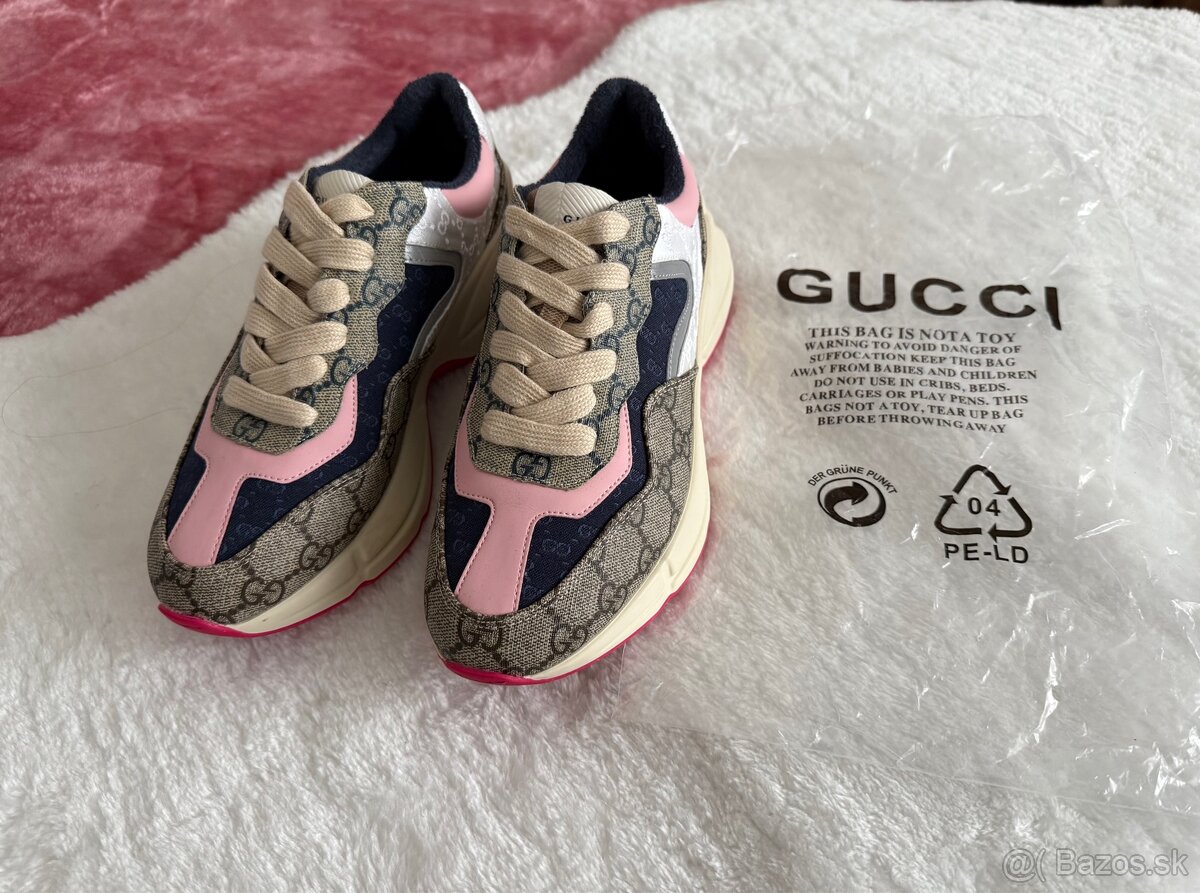 Gucci Rhyton leather trainers tenisky size38