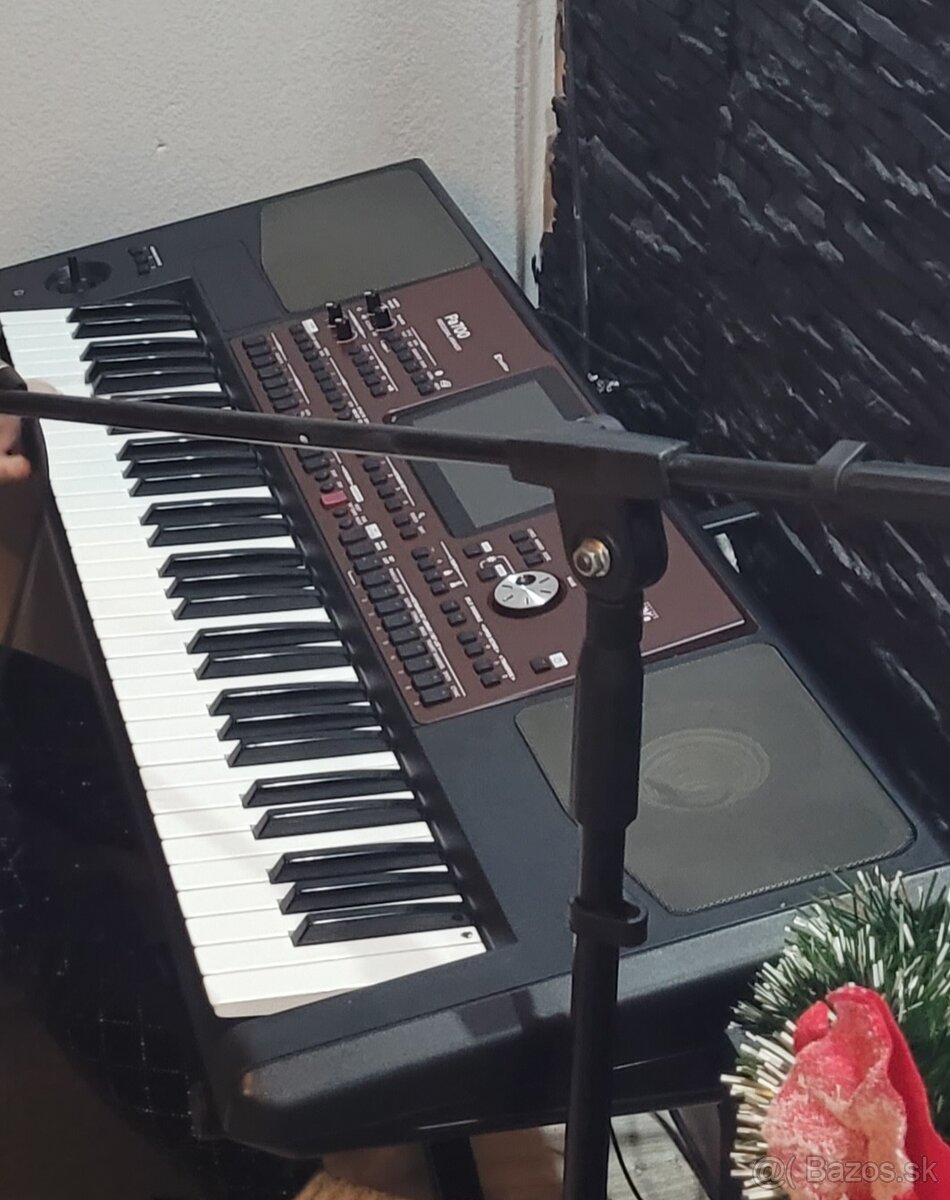 Korg pa700