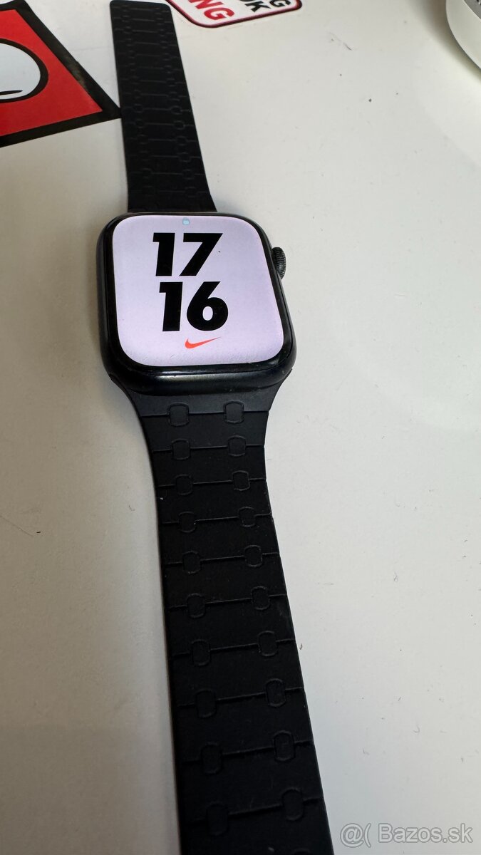 Apple Watch Nike Series 7 45 mm Polnočno sivý hliník