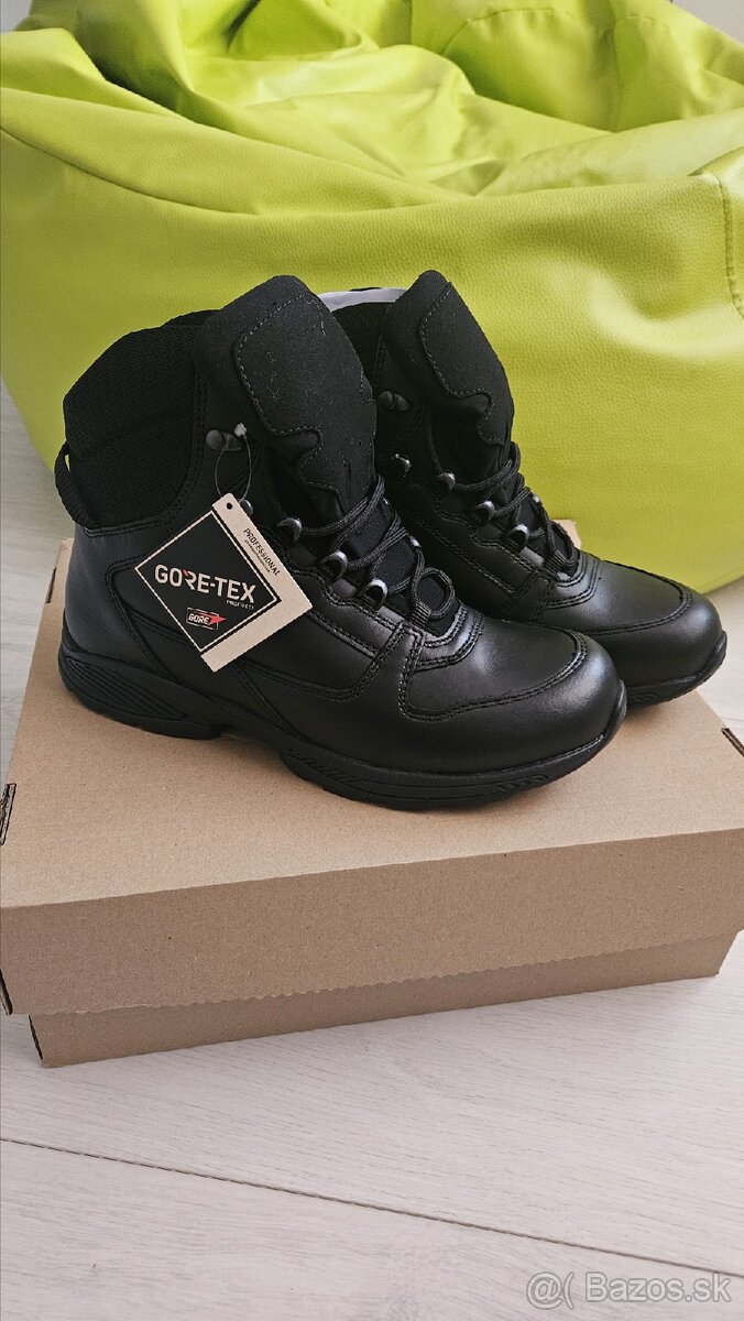 Trekova obuv Gore-tex