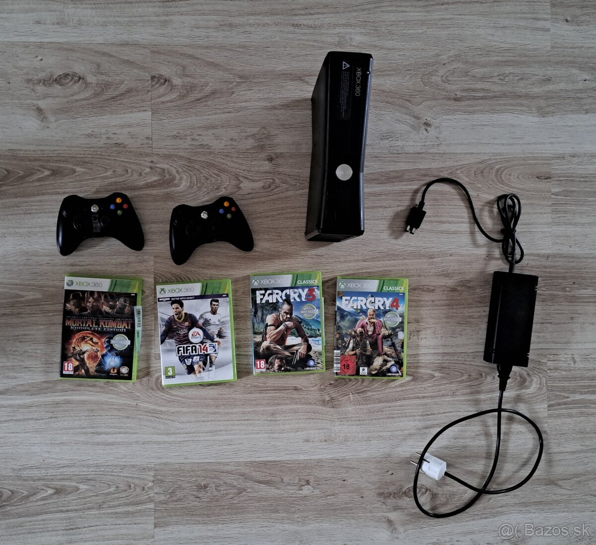 XBOX 360 - 2 ovládače + 4 hry