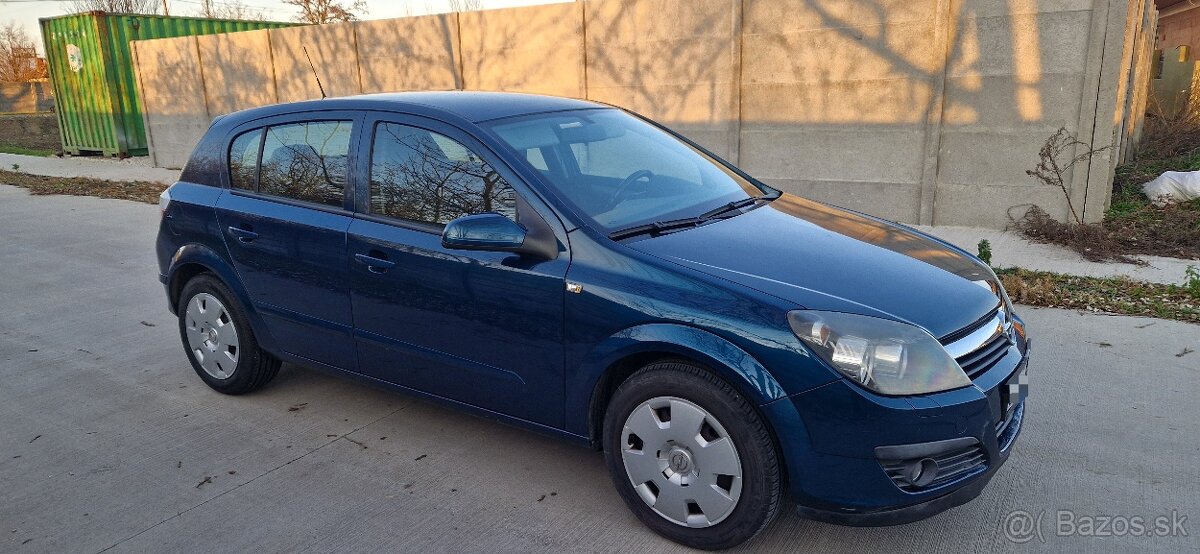 Predam Opel Astra H . 1.4 benzin 66 kw rok 2007