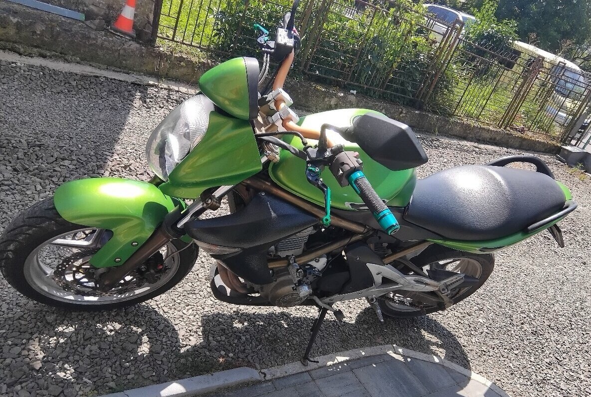 Vymením za silnejšiu Väčšiu Kawasaki er6 650cm3 Motorka je p