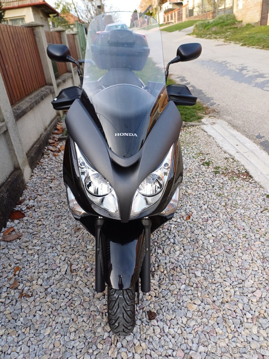 Predám skúter Honda SW T 400