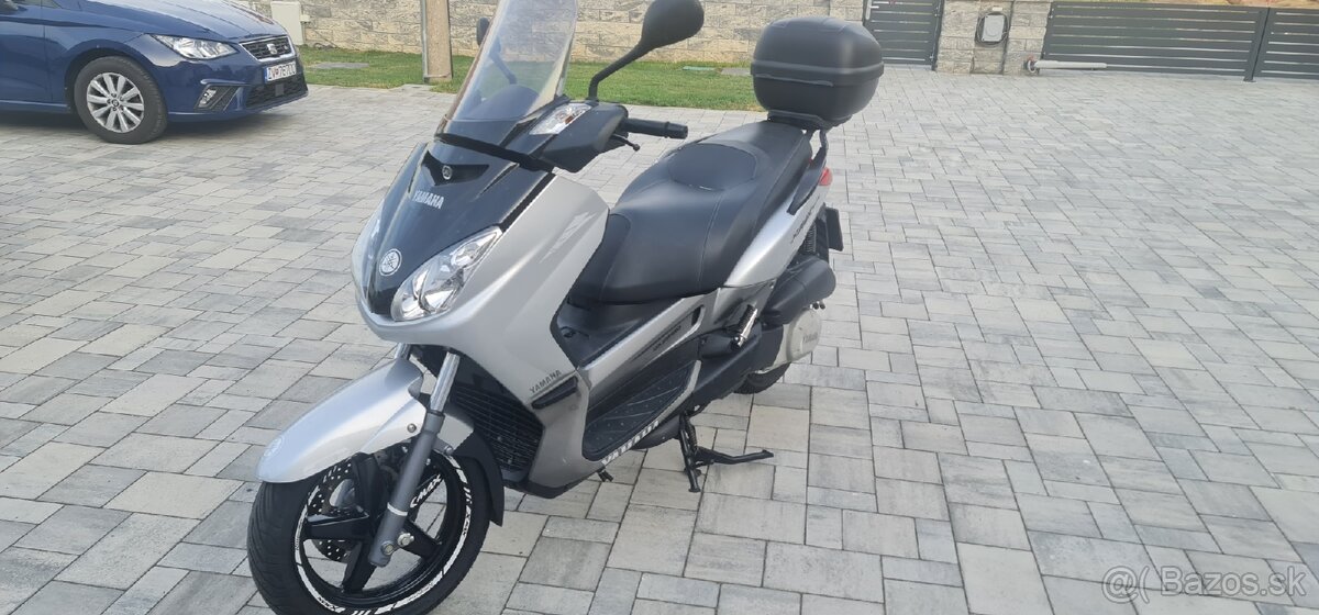 YAMAHA X-MAX 250