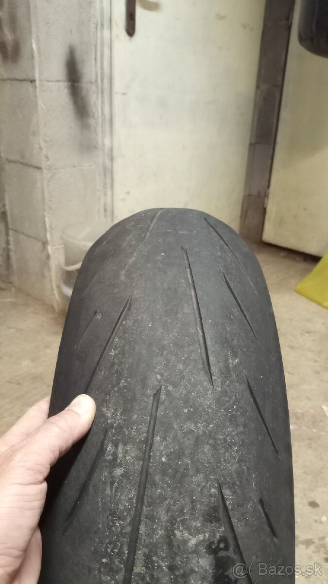 Jazdená pneu 180/55 R17