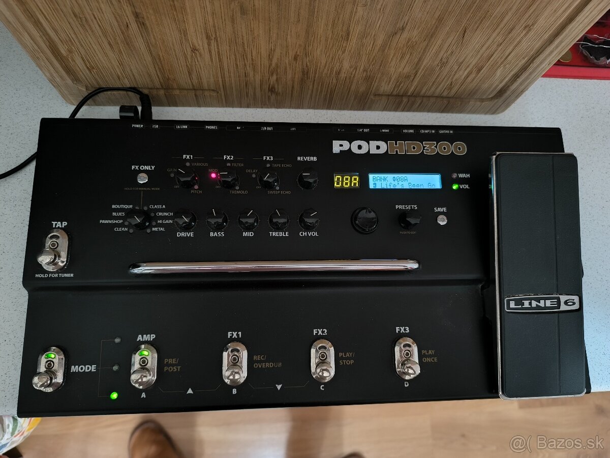 Predám gitarový multiefekt  Line 6 HD300