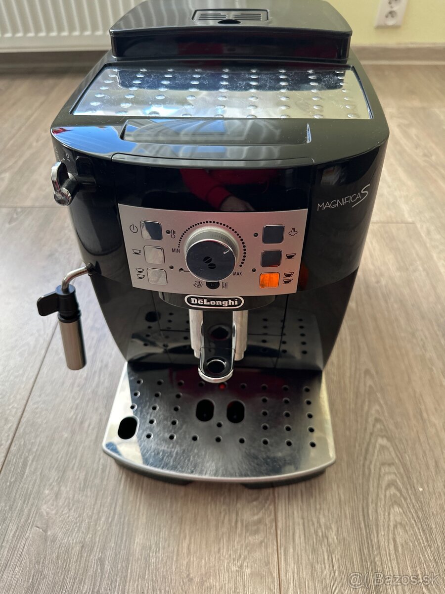 Predám automaticky kávovar Delonghi