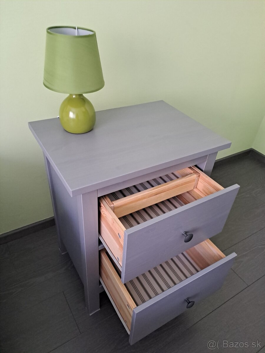 Nočný stolík Hemnes (IKEA)