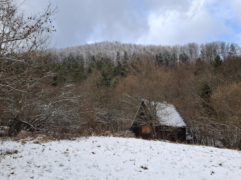 Znížená cena Na predaj pozemok s chatou Dolná Mariková