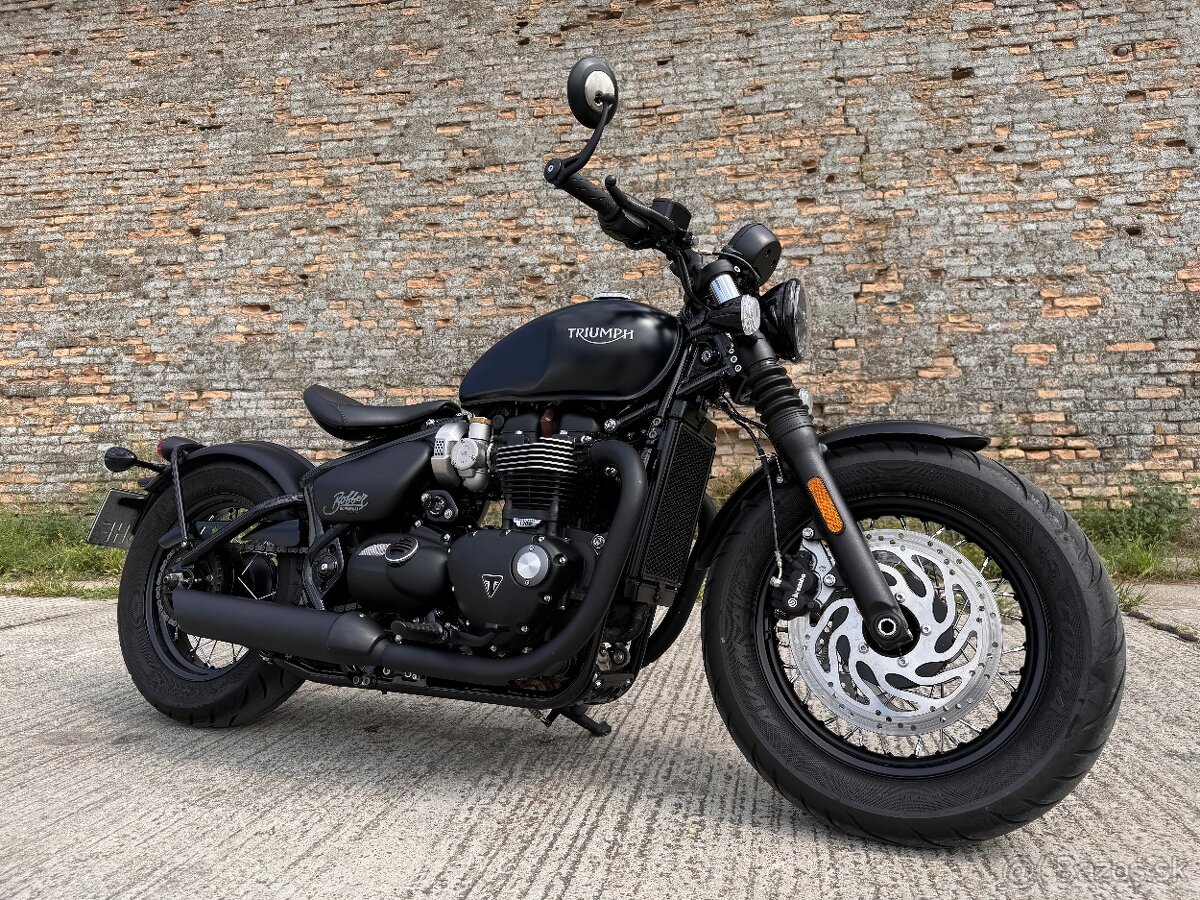 bobber triumph black