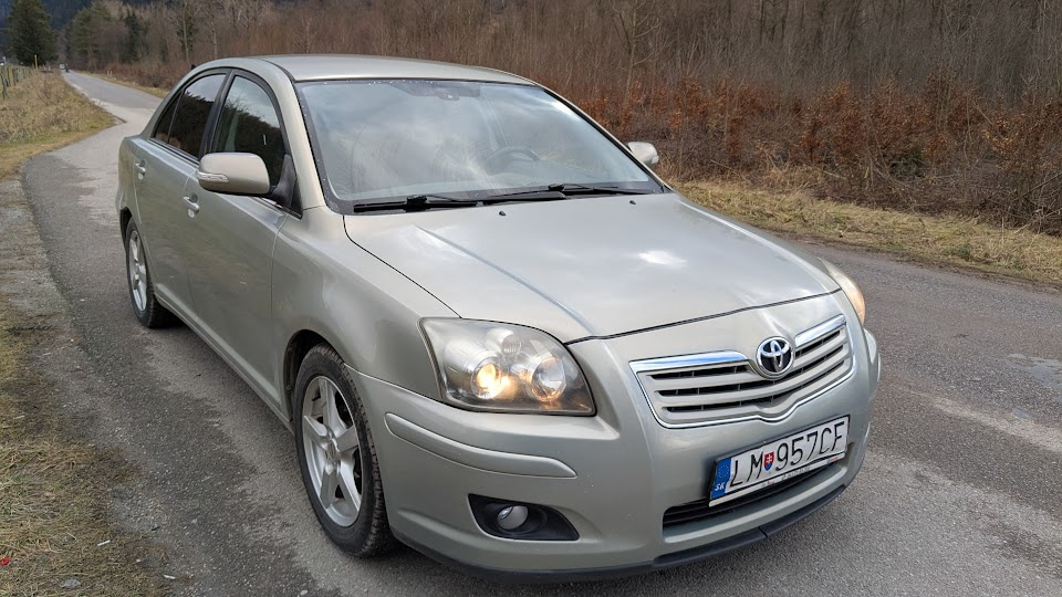 Predám Toyotu Avensis sedan