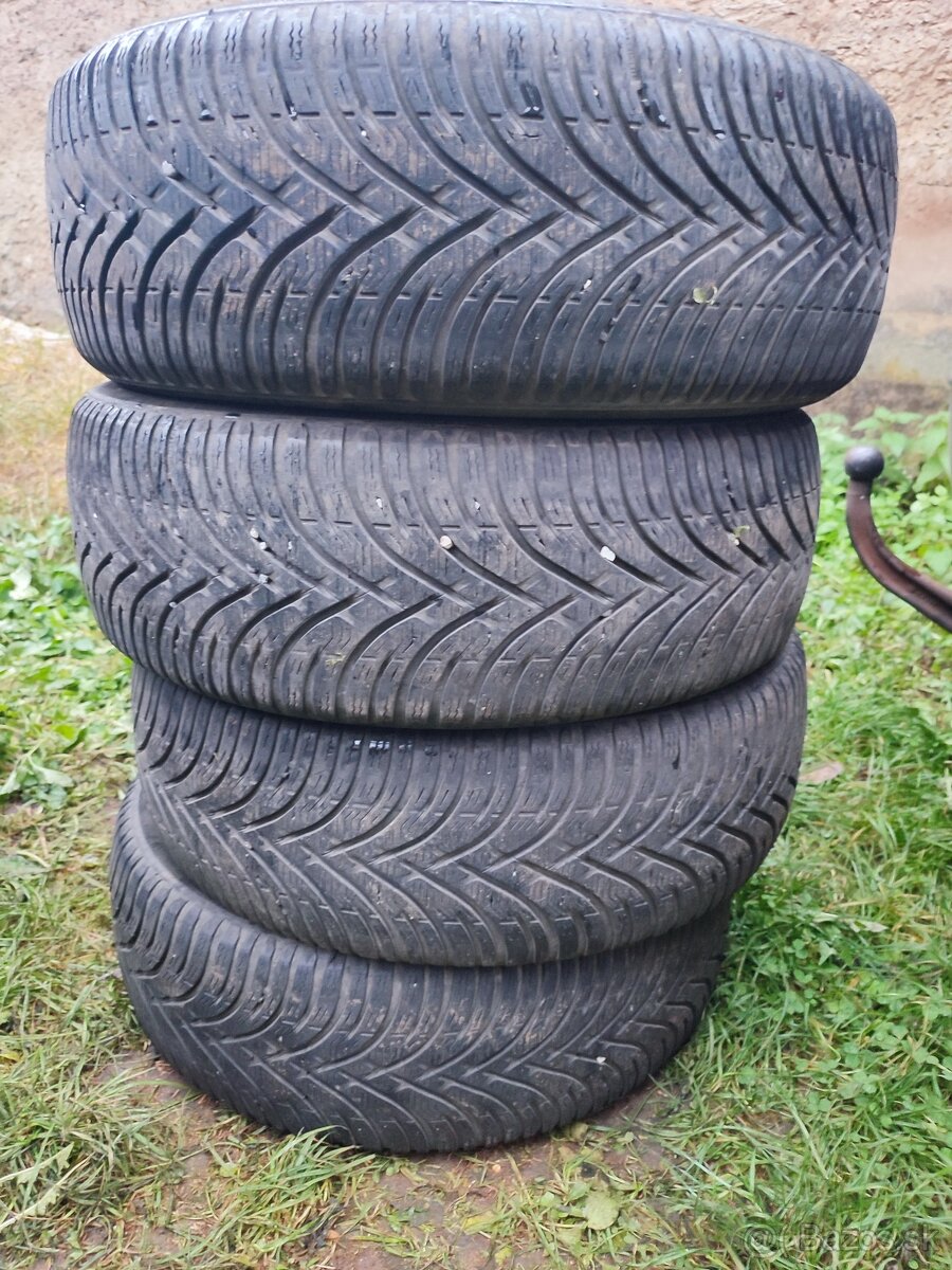 4ks Zimne pneumatiky 215/55 R16 BFGOODRICH