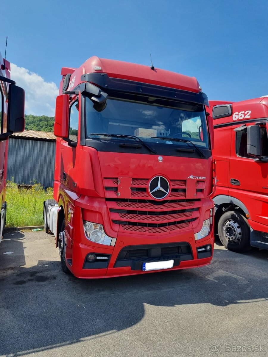 Tahač Mercedes-Benz Actros 1845