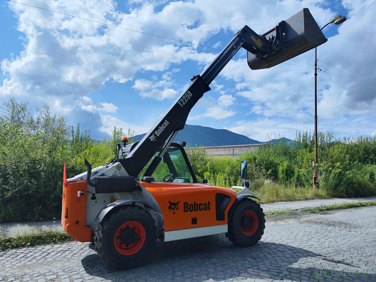 Teleskopický manipulátor bobcat t2250