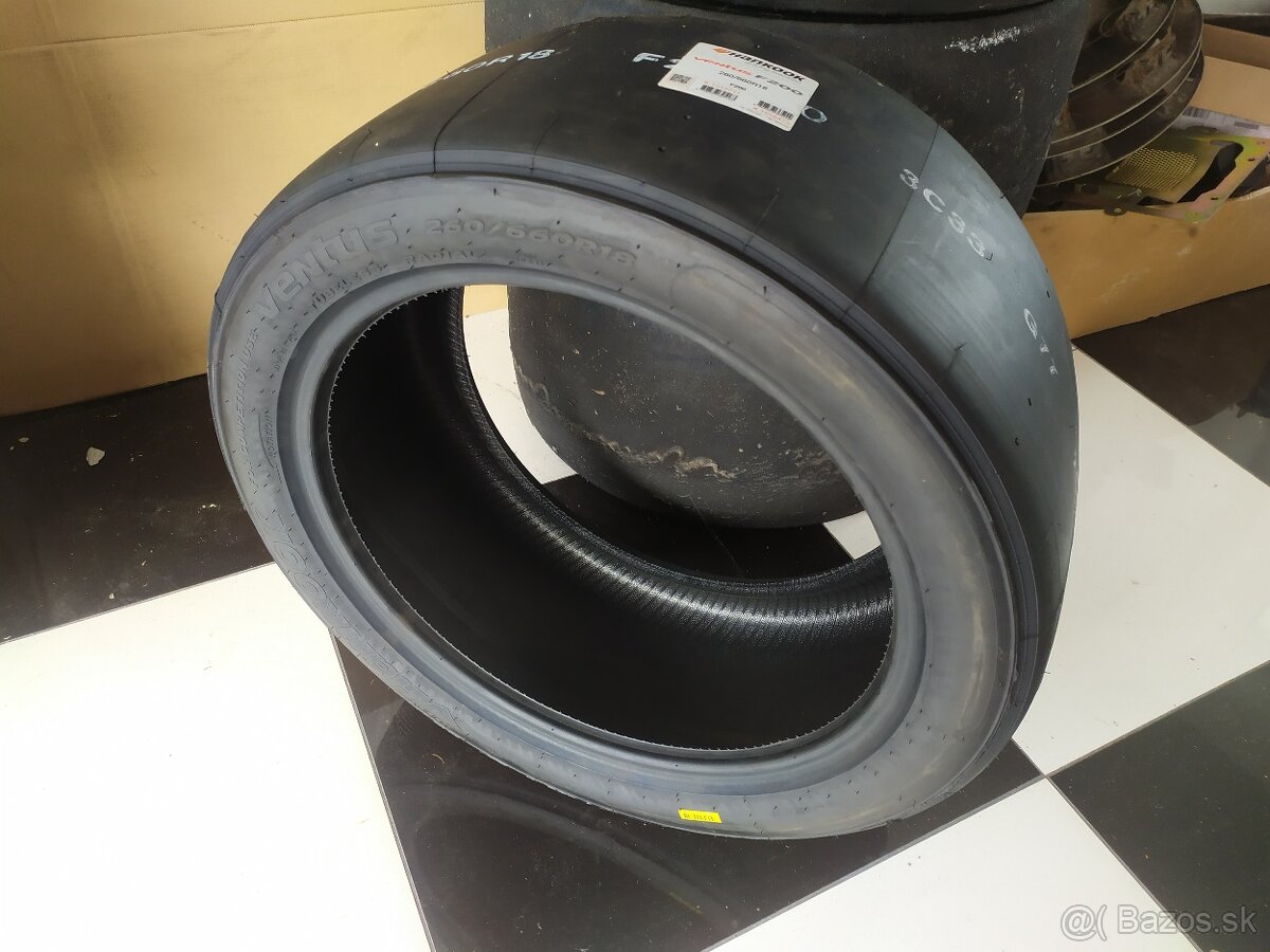 Okruhové pneumatiky Hankook 260/660R18