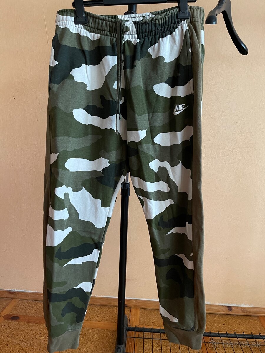 NIKE CAMO TEPLÁKY